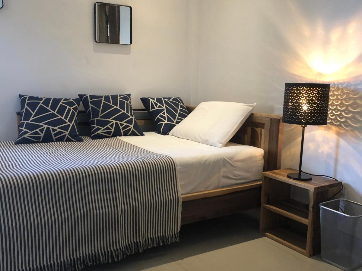 Nautilus Lodge ปูแอร์โตโลเปซ ภายนอก รูปภาพ