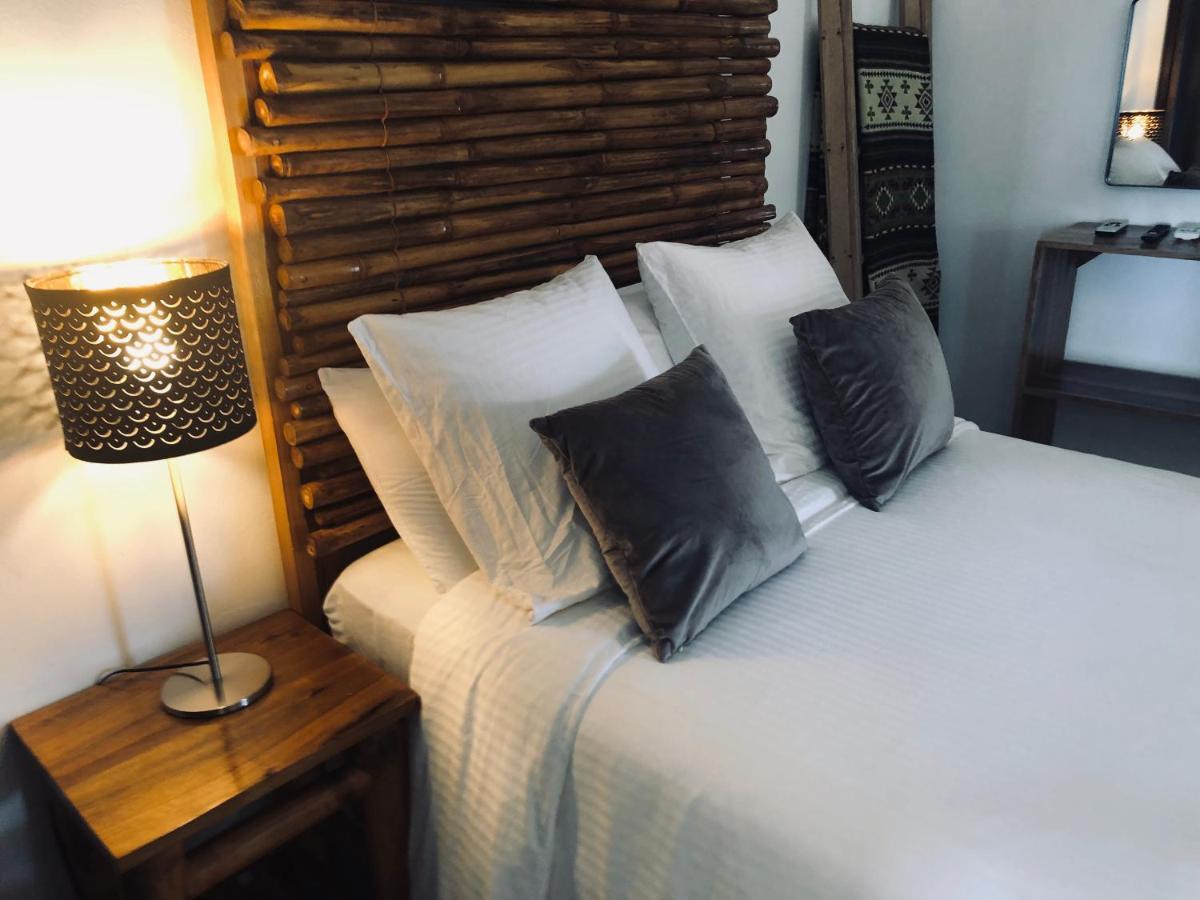 Nautilus Lodge ปูแอร์โตโลเปซ ภายนอก รูปภาพ
