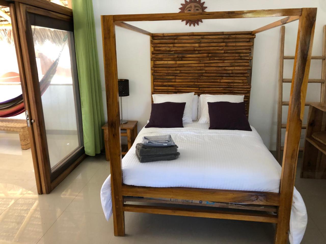 Nautilus Lodge ปูแอร์โตโลเปซ ภายนอก รูปภาพ