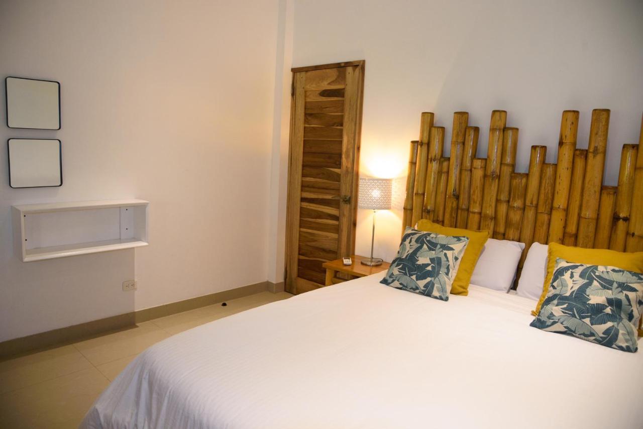 Nautilus Lodge ปูแอร์โตโลเปซ ภายนอก รูปภาพ